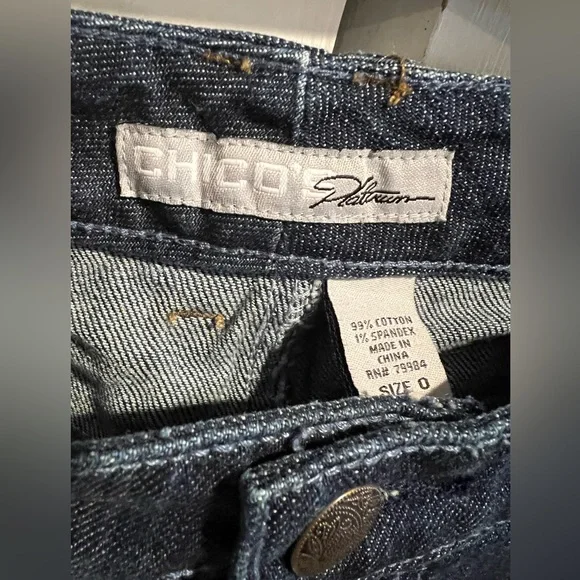 CHICOS Platinum Blue Jeans with Blue Floral Embroidered Back Pockets - Picture 4 of 11